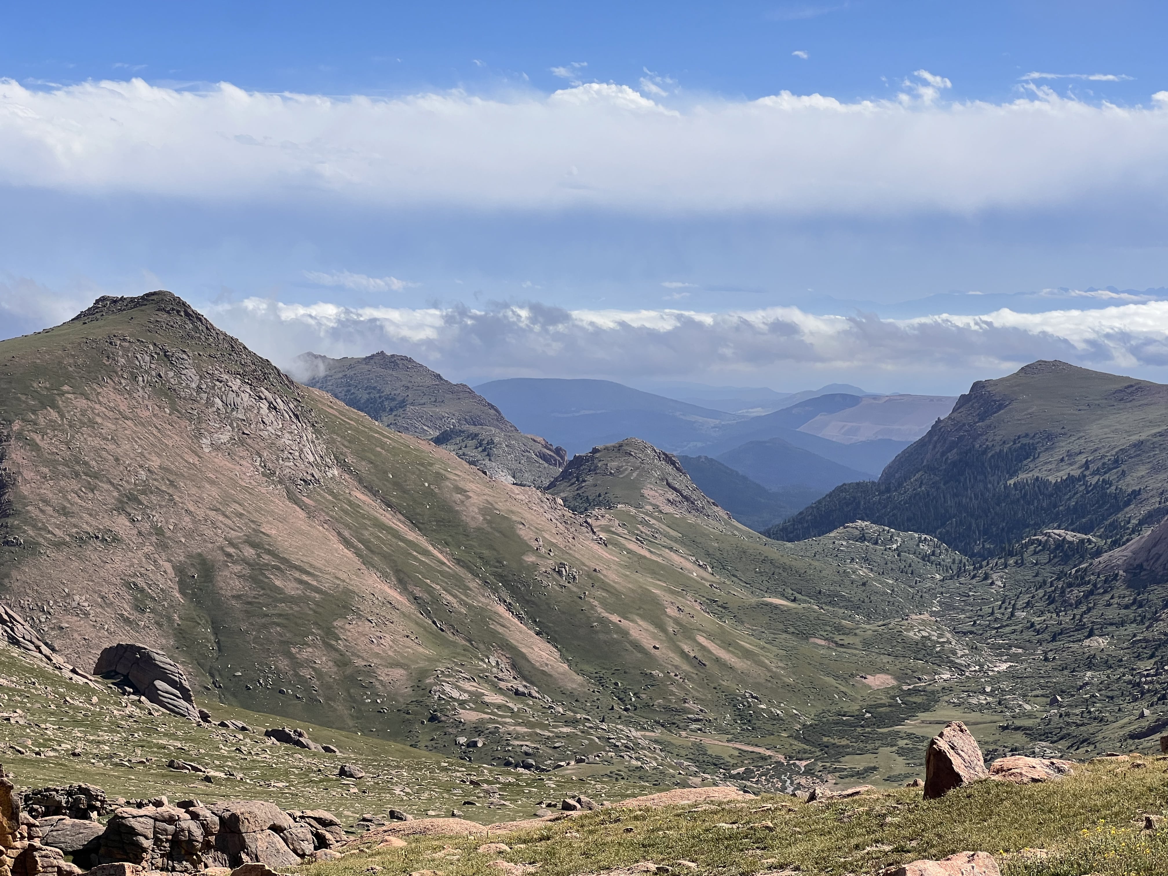 A view of the mountains from the top of Pikes Peak